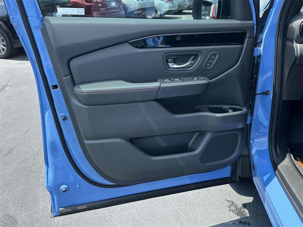 new 2025 Honda Pilot car, priced at $48,740