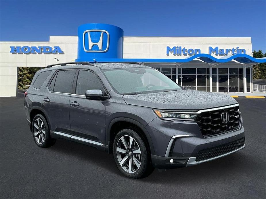 new 2025 Honda Pilot car, priced at $52,841