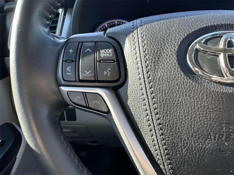 used 2019 Toyota Highlander car, priced at $29,981