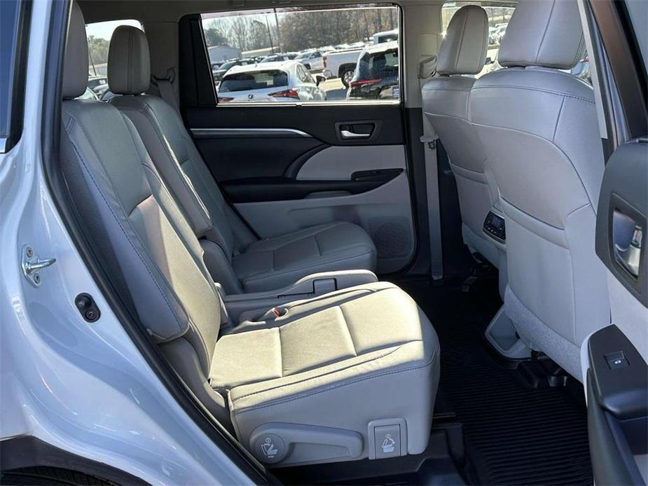 used 2019 Toyota Highlander car, priced at $29,981