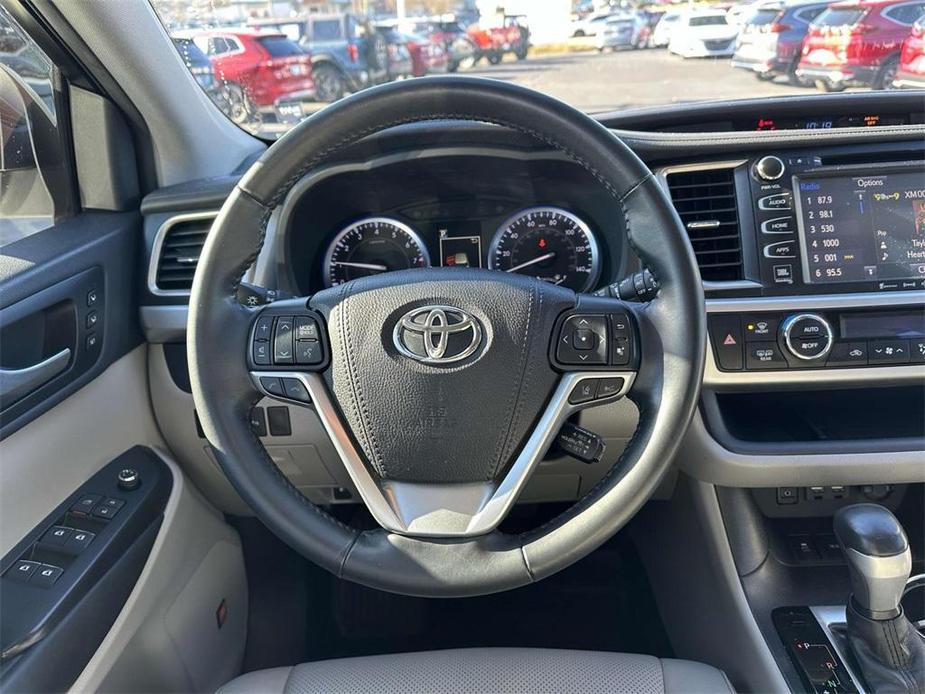 used 2019 Toyota Highlander car, priced at $29,981