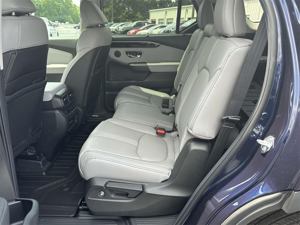 new 2025 Honda Pilot car, priced at $43,602