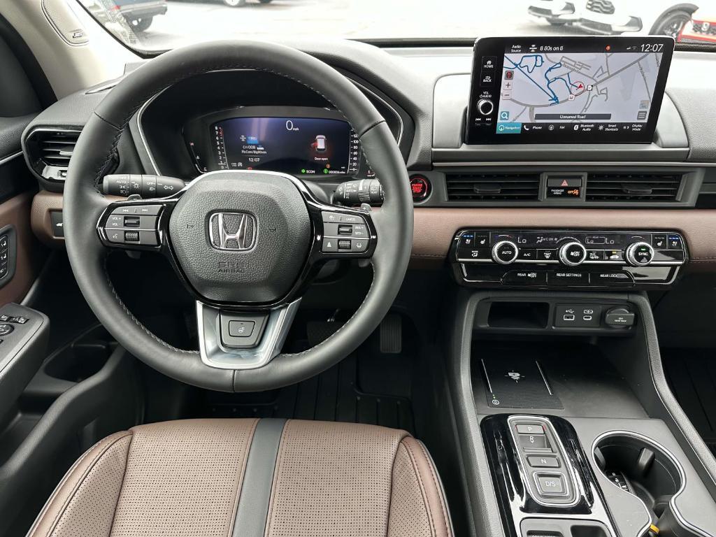 new 2025 Honda Pilot car, priced at $52,894