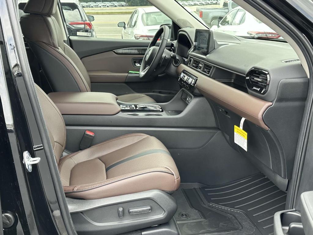 new 2025 Honda Pilot car, priced at $52,894