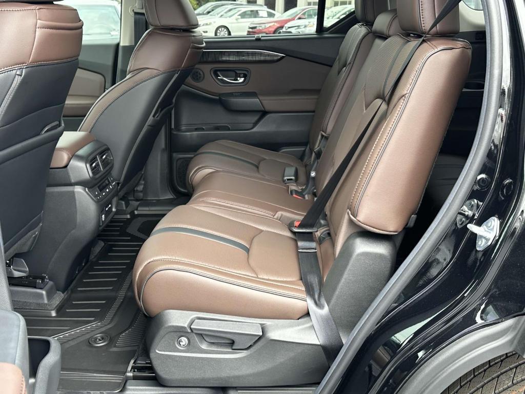new 2025 Honda Pilot car, priced at $52,894
