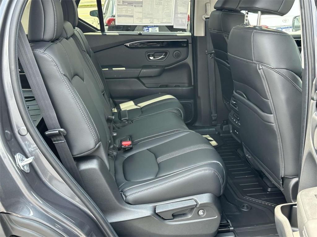 new 2025 Honda Pilot car, priced at $46,503