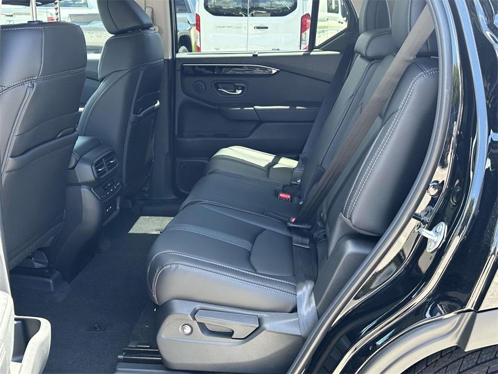 new 2025 Honda Pilot car, priced at $48,540