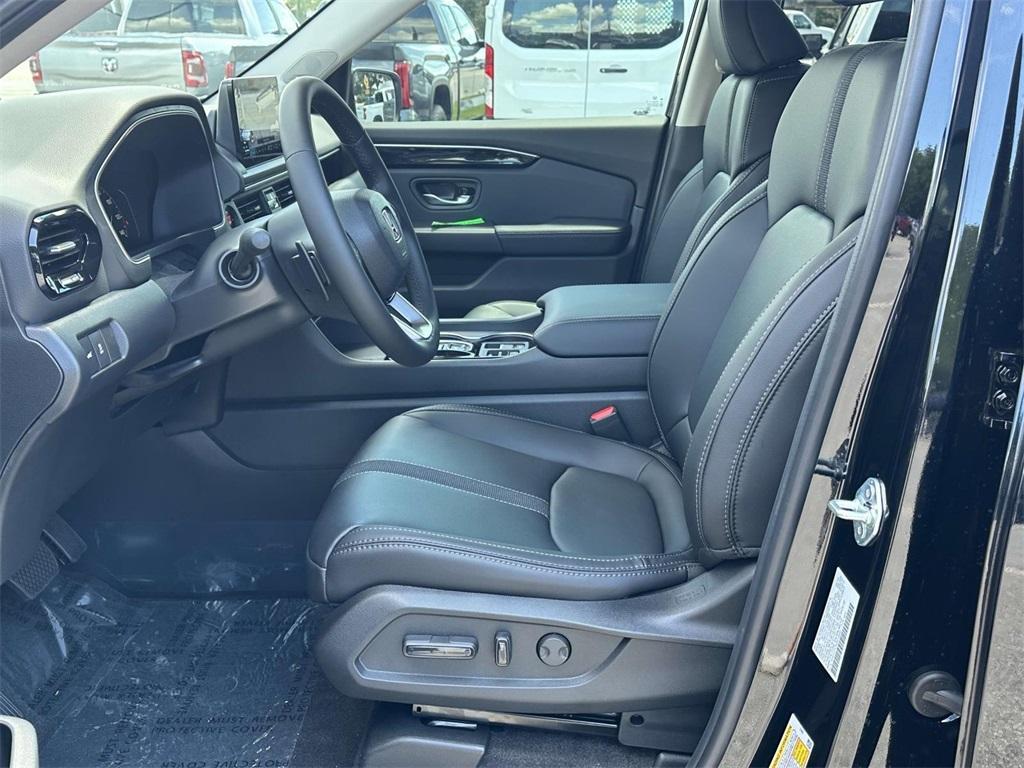 new 2025 Honda Pilot car, priced at $48,540