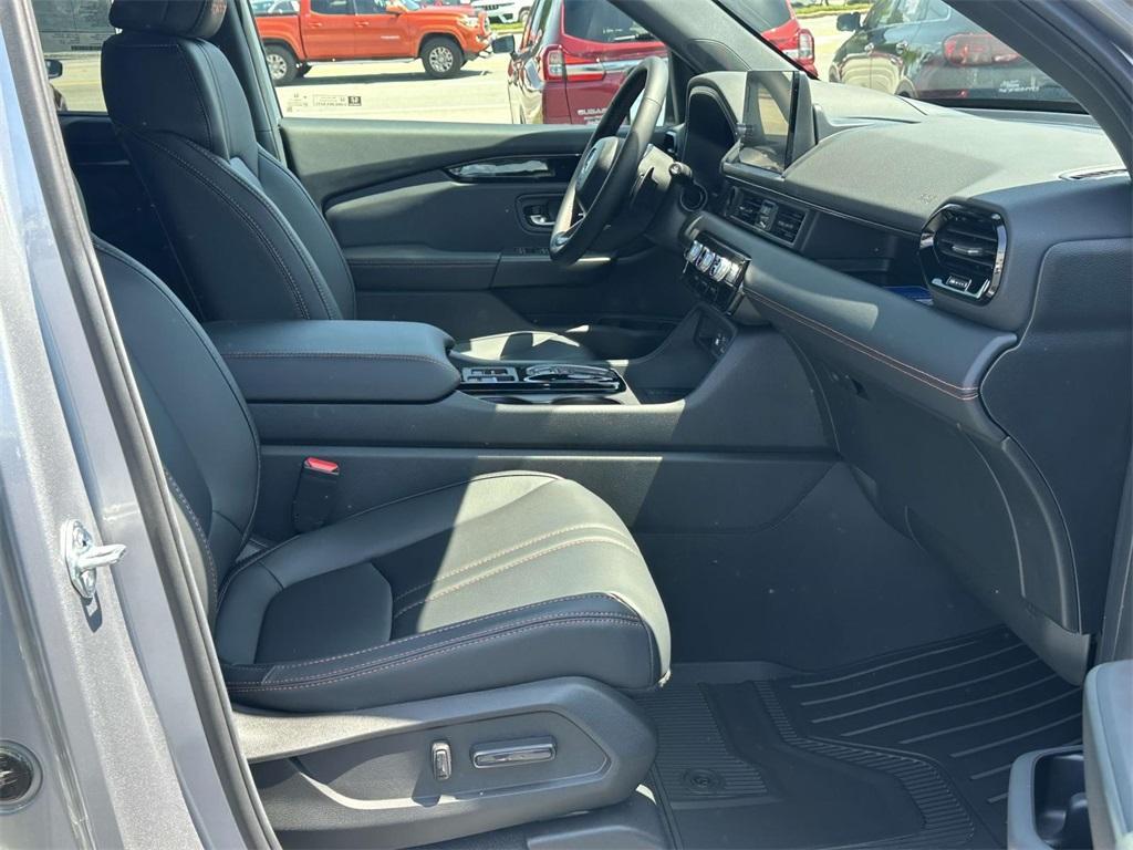 new 2025 Honda Pilot car, priced at $48,816