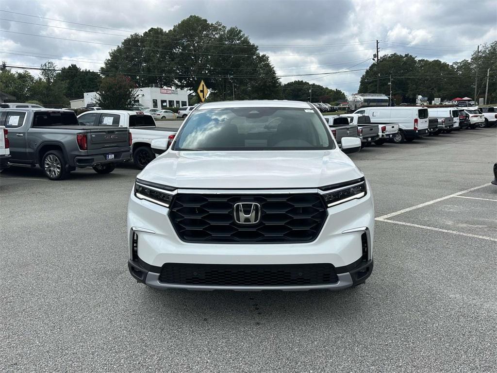 new 2025 Honda Pilot car, priced at $45,130