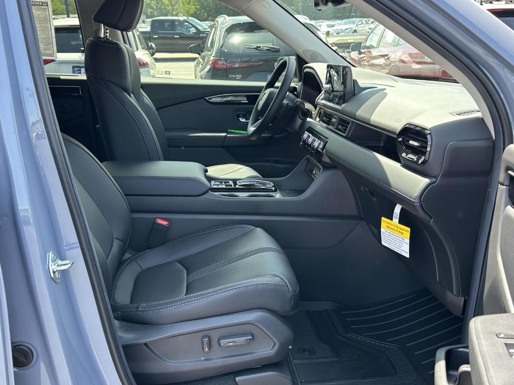 new 2025 Honda Pilot car, priced at $47,923