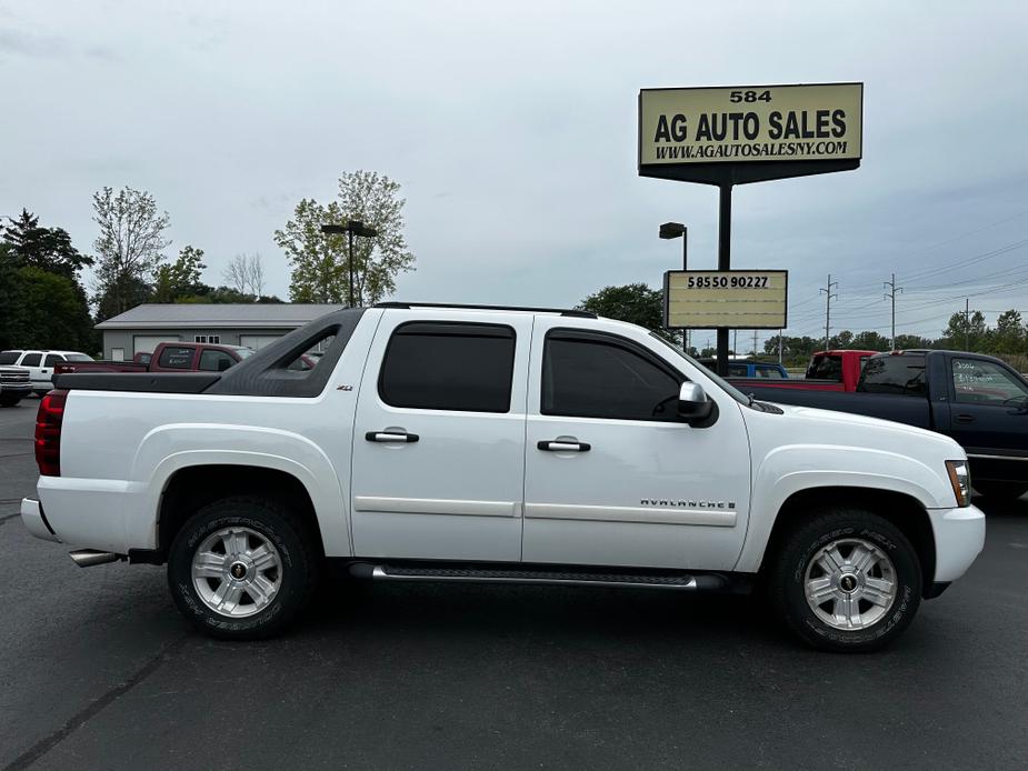 used 2008 Chevrolet Avalanche car, priced at $14,999