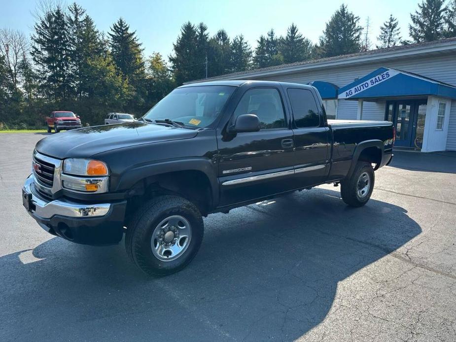 used 2005 GMC Sierra 2500 car, priced at $11,999