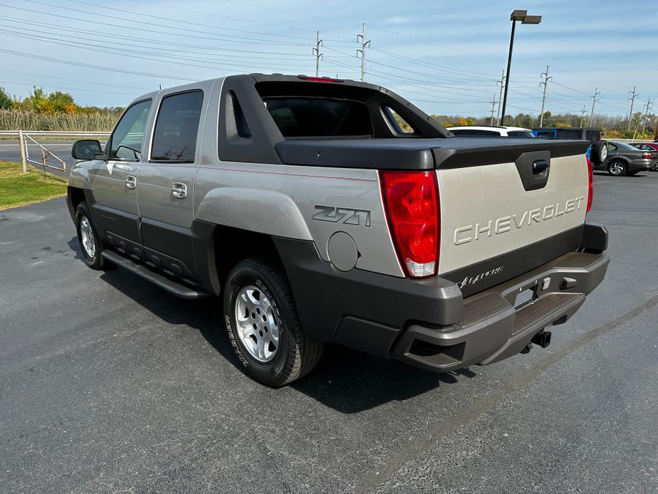used 2004 Chevrolet Avalanche car, priced at $10,999