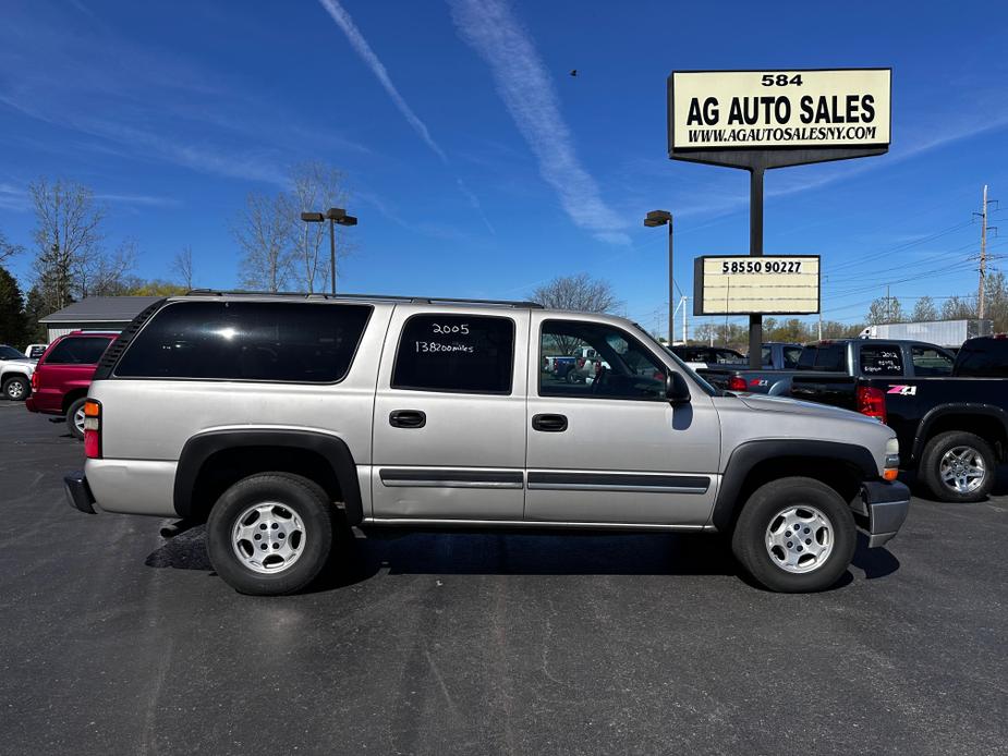 used 2005 Chevrolet Suburban car, priced at $10,999