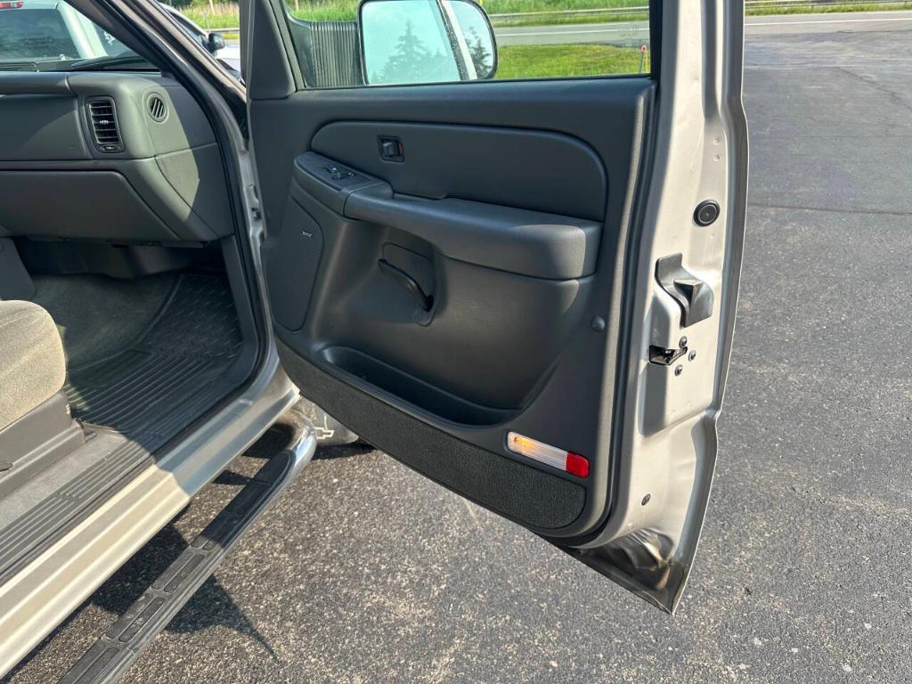 used 2005 Chevrolet Silverado 2500 car, priced at $19,999