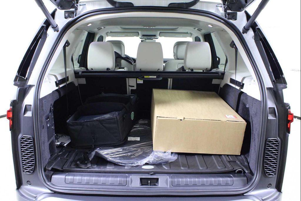 new 2025 Land Rover Discovery car, priced at $68,743