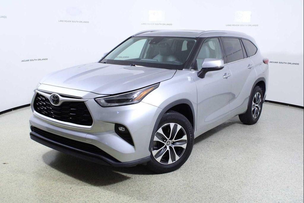 used 2021 Toyota Highlander car, priced at $27,999