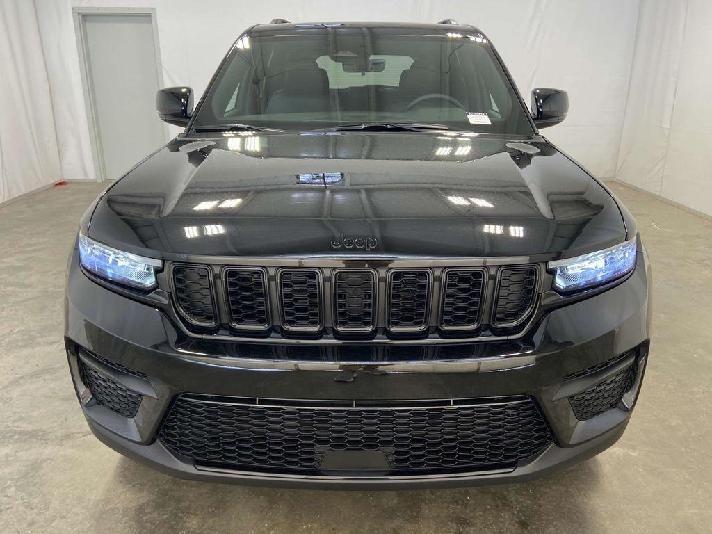 new 2025 Jeep Grand Cherokee car, priced at $39,088