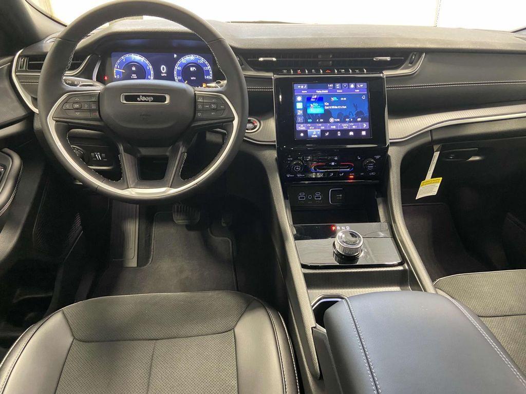 new 2025 Jeep Grand Cherokee car, priced at $39,088