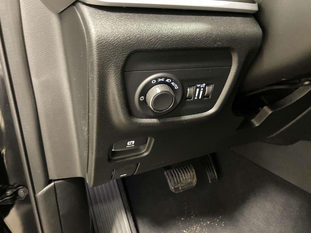 new 2025 Jeep Grand Cherokee car, priced at $39,928