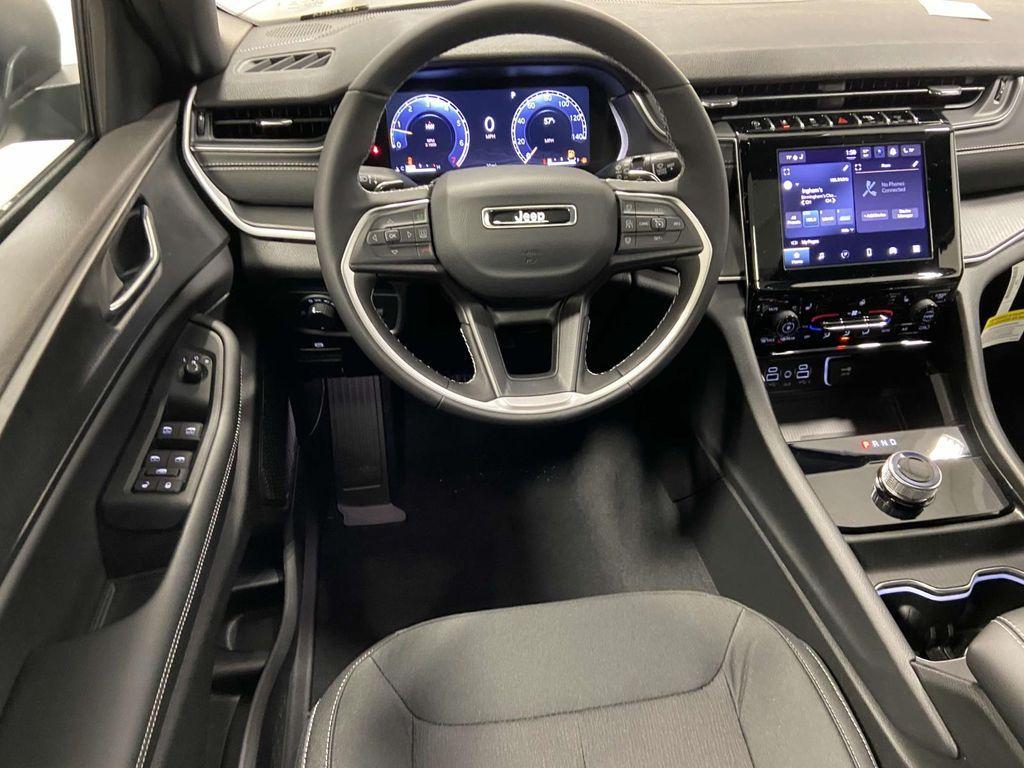 new 2025 Jeep Grand Cherokee car, priced at $39,928