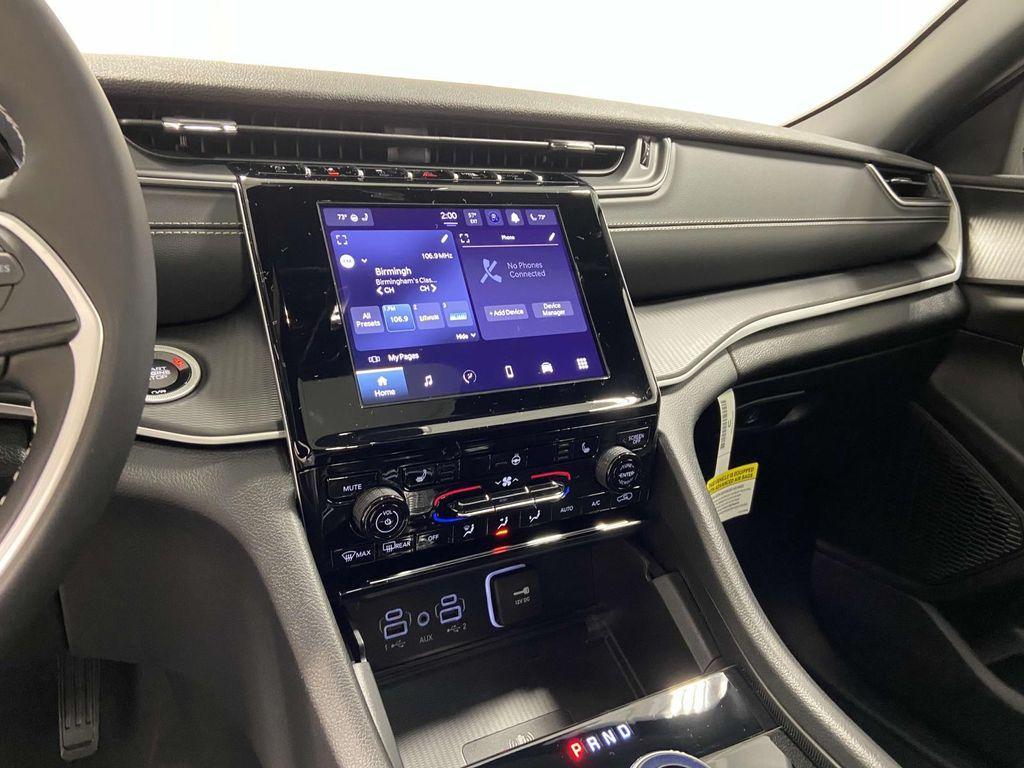 new 2025 Jeep Grand Cherokee car, priced at $39,928