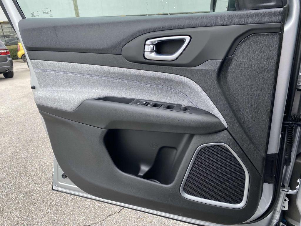new 2025 Jeep Compass car, priced at $24,999