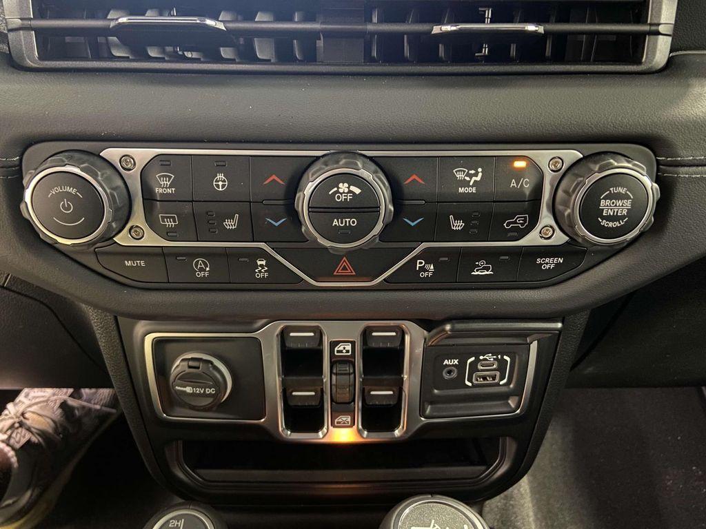 new 2025 Jeep Wrangler car, priced at $54,128