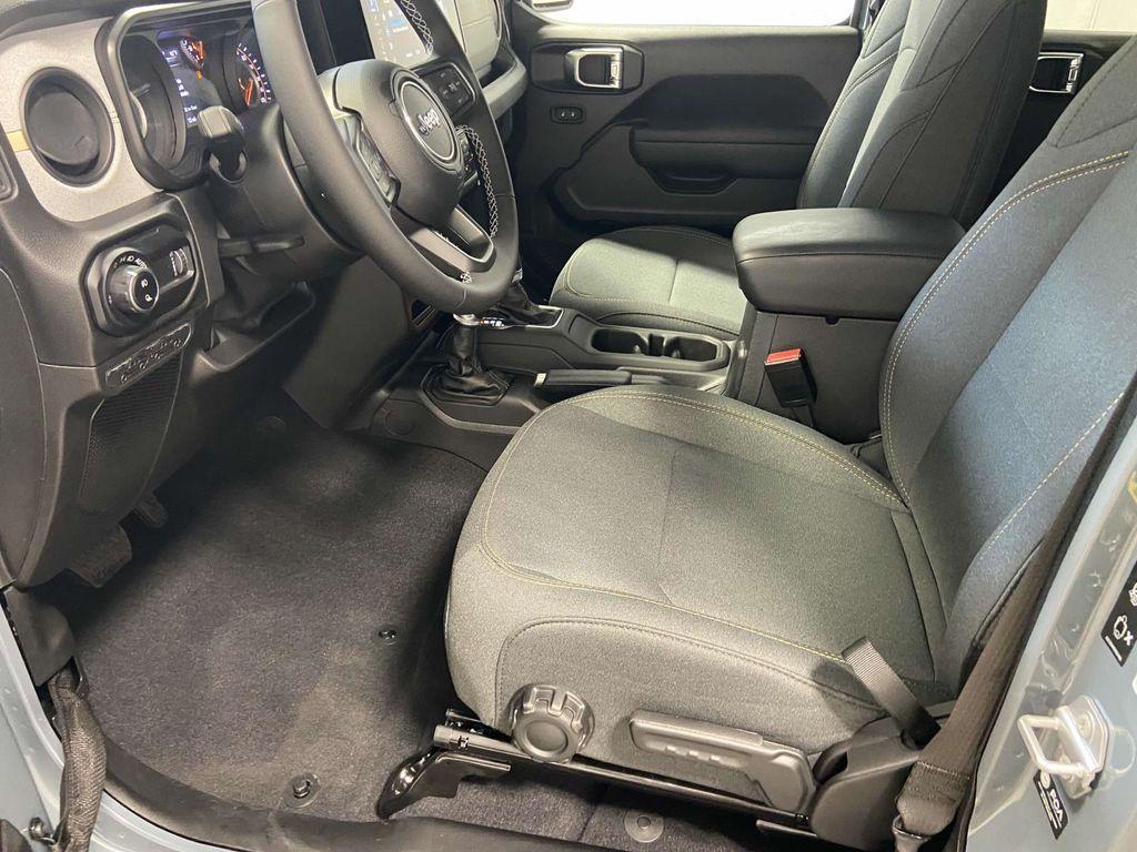 new 2025 Jeep Gladiator car, priced at $44,759