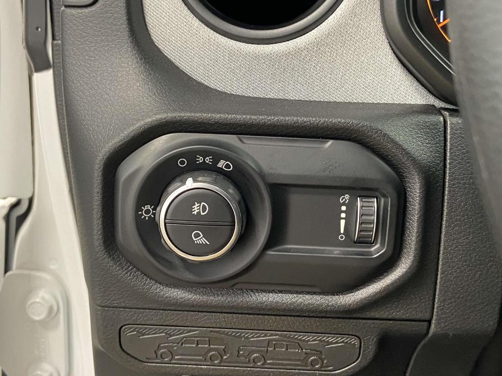 new 2025 Jeep Gladiator car, priced at $41,571