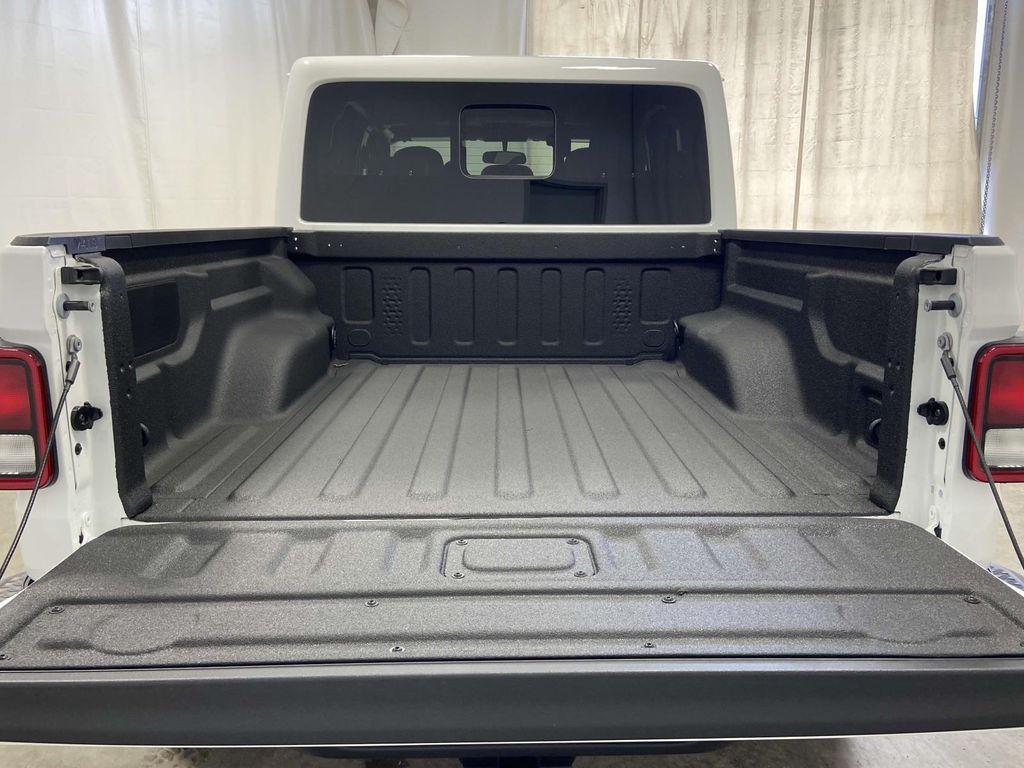 new 2025 Jeep Gladiator car, priced at $39,071