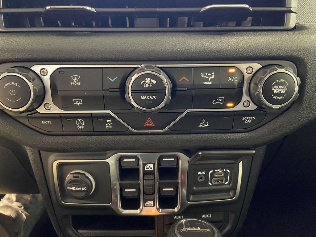 new 2025 Jeep Gladiator car, priced at $39,071