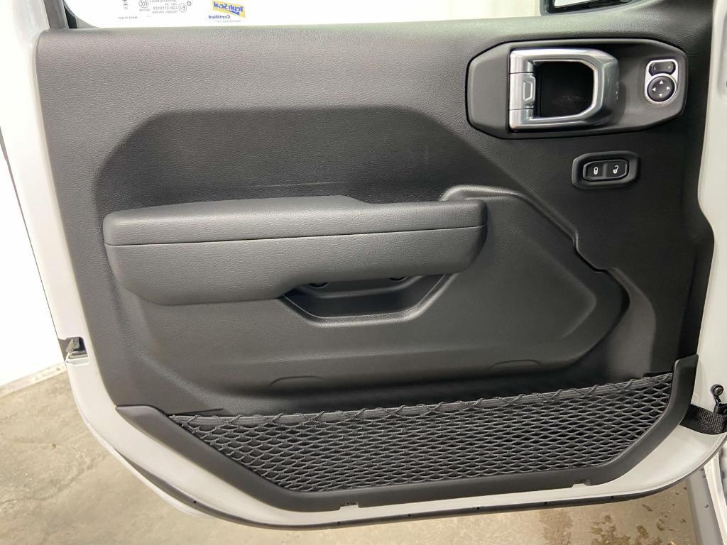 new 2025 Jeep Gladiator car, priced at $41,571