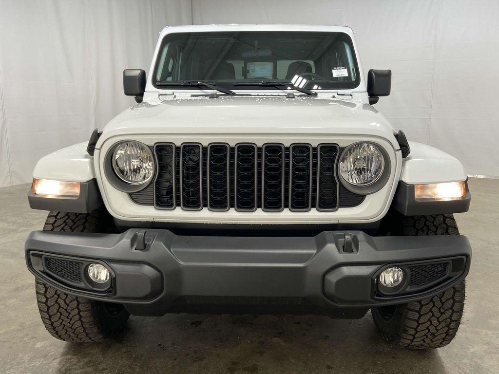 new 2025 Jeep Gladiator car, priced at $39,071