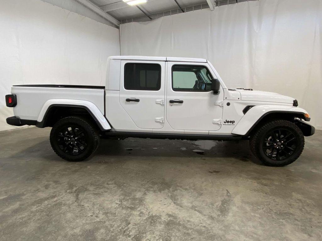 new 2025 Jeep Gladiator car, priced at $39,071