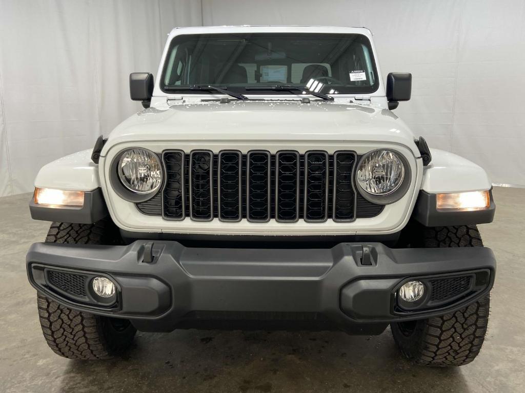 new 2025 Jeep Gladiator car, priced at $41,571