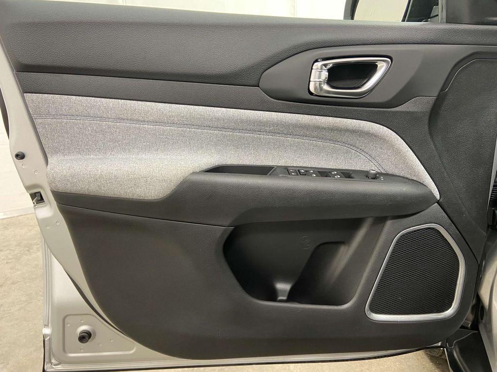 new 2025 Jeep Compass car, priced at $24,999