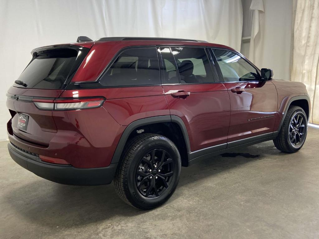 new 2025 Jeep Grand Cherokee car, priced at $46,030