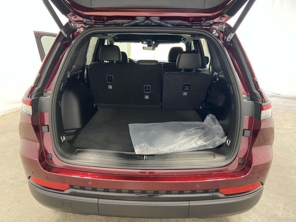 new 2025 Jeep Grand Cherokee car, priced at $42,177