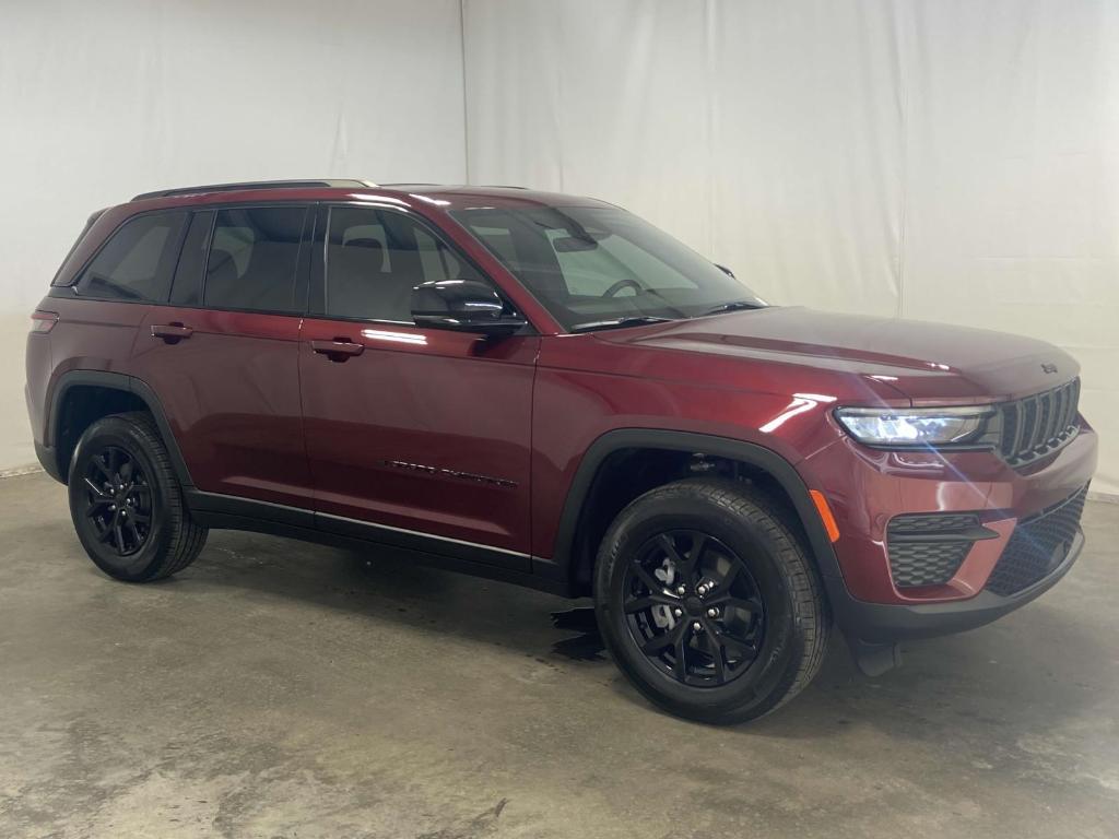 new 2025 Jeep Grand Cherokee car, priced at $46,030