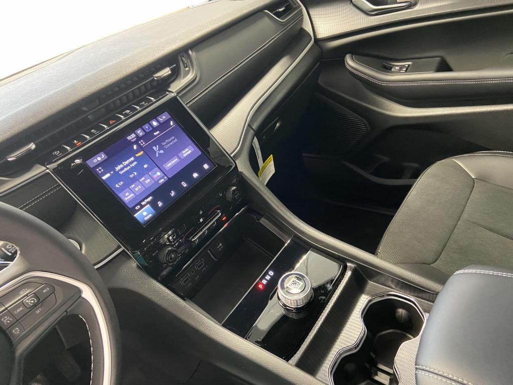 new 2025 Jeep Grand Cherokee car, priced at $46,030