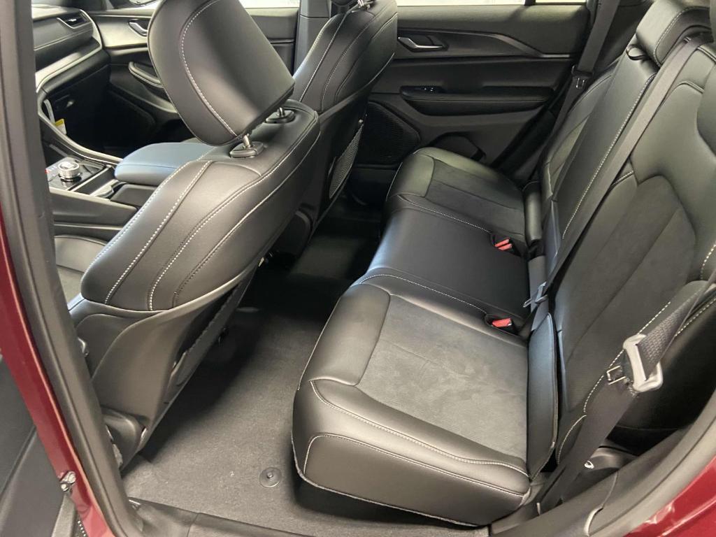 new 2025 Jeep Grand Cherokee car, priced at $46,030
