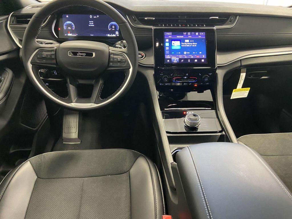 new 2025 Jeep Grand Cherokee car, priced at $41,588