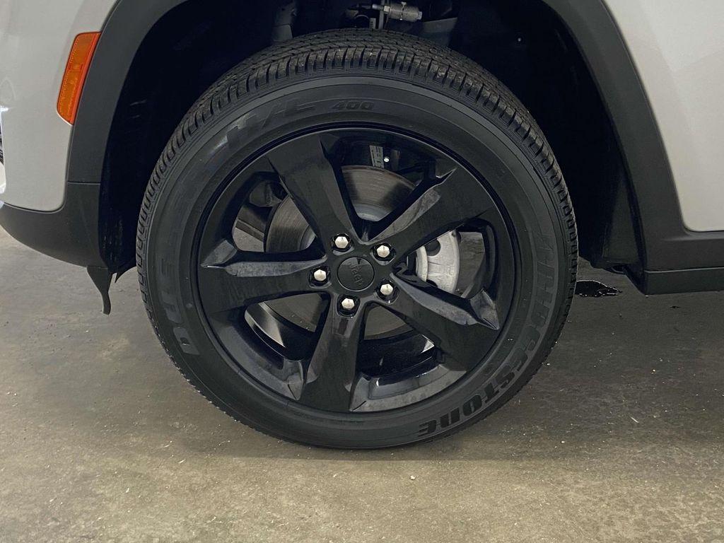 new 2025 Jeep Grand Cherokee car, priced at $41,588