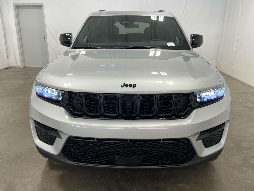 new 2025 Jeep Grand Cherokee car, priced at $41,588