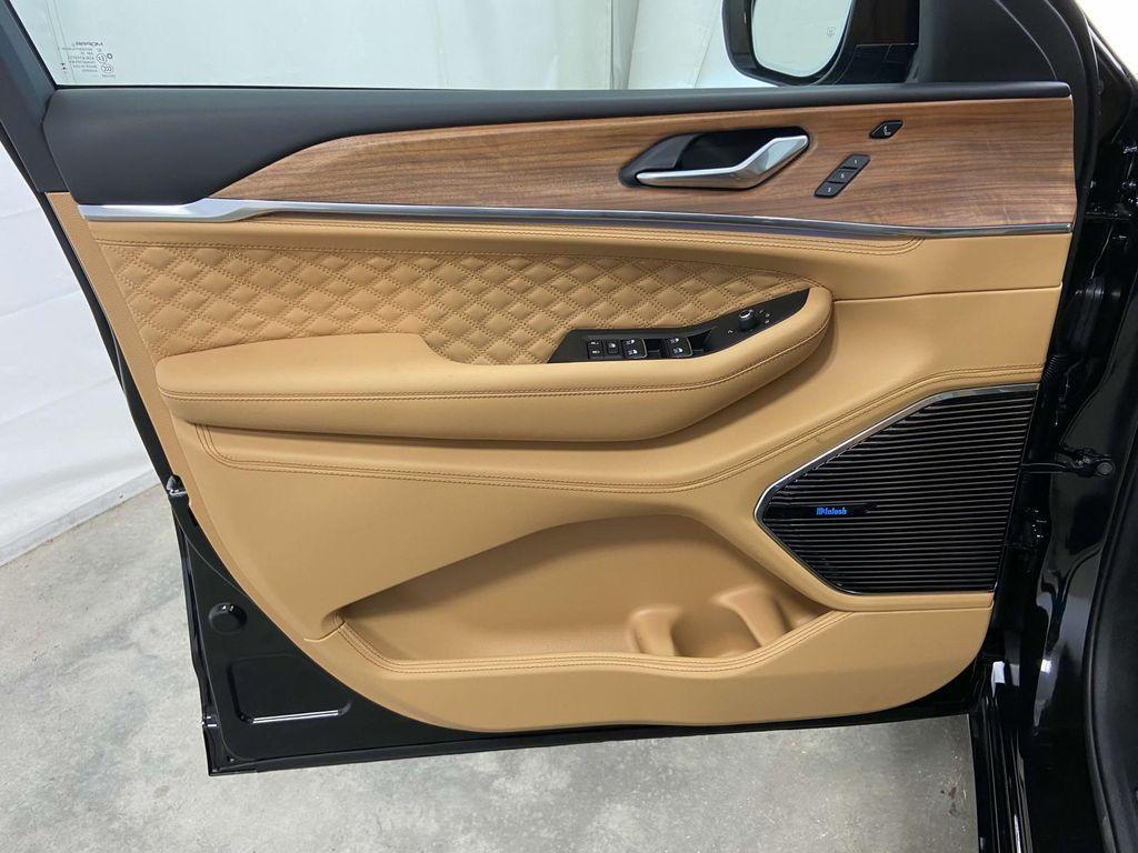 new 2025 Jeep Grand Cherokee L car, priced at $67,016
