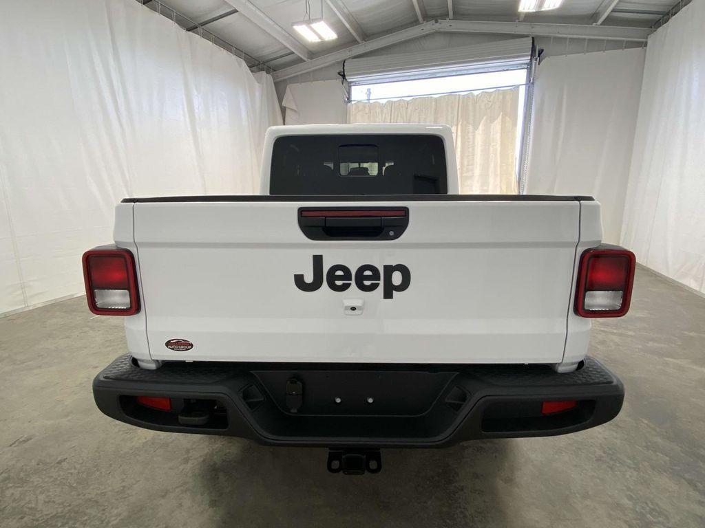 new 2025 Jeep Gladiator car, priced at $39,078