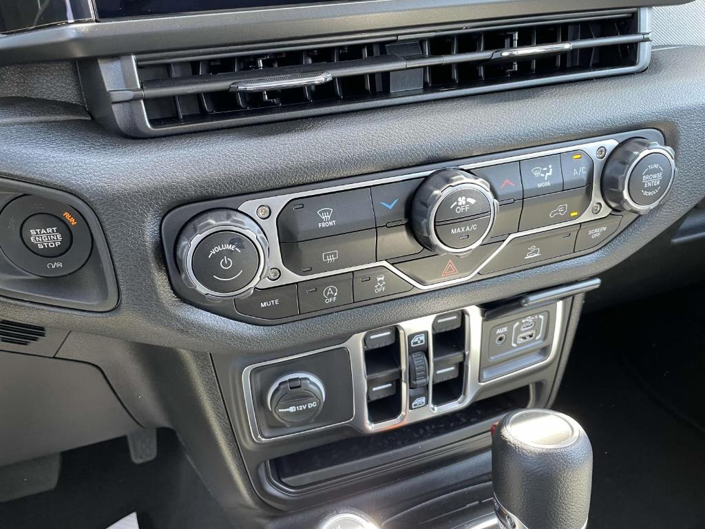 new 2025 Jeep Gladiator car, priced at $40,584