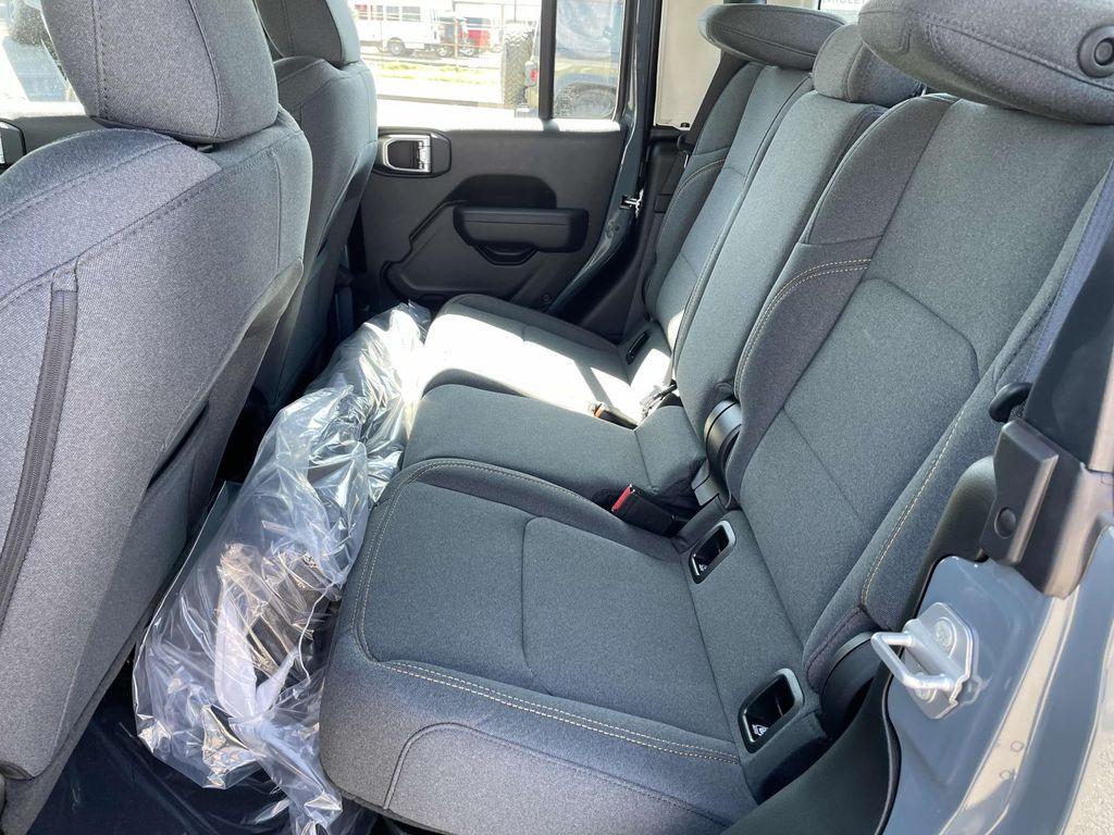 new 2025 Jeep Gladiator car, priced at $38,084